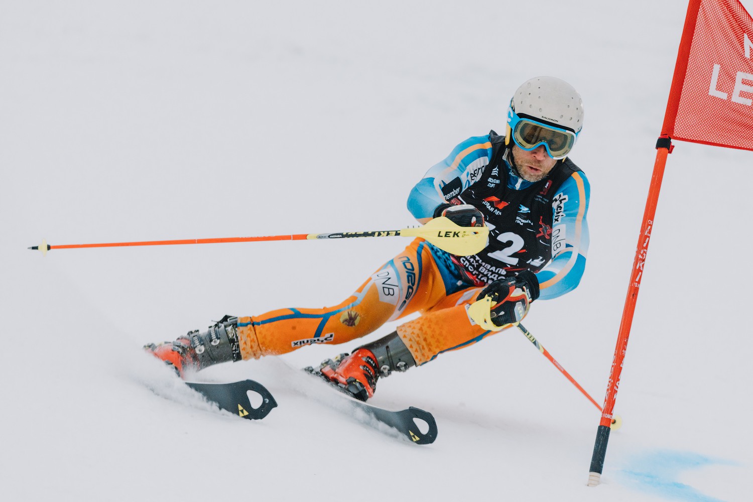 Лыжи для слалома. Параллельный слалом горные лыжи. Слалом горные лыжи техника. WACEC Slalom 160 горные лыжи.